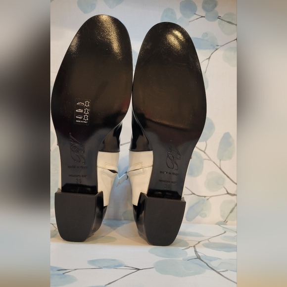 Roger Vivier Patent Leather Ankle Boot Size 36 Made in Italy. - Picture 4 of 9